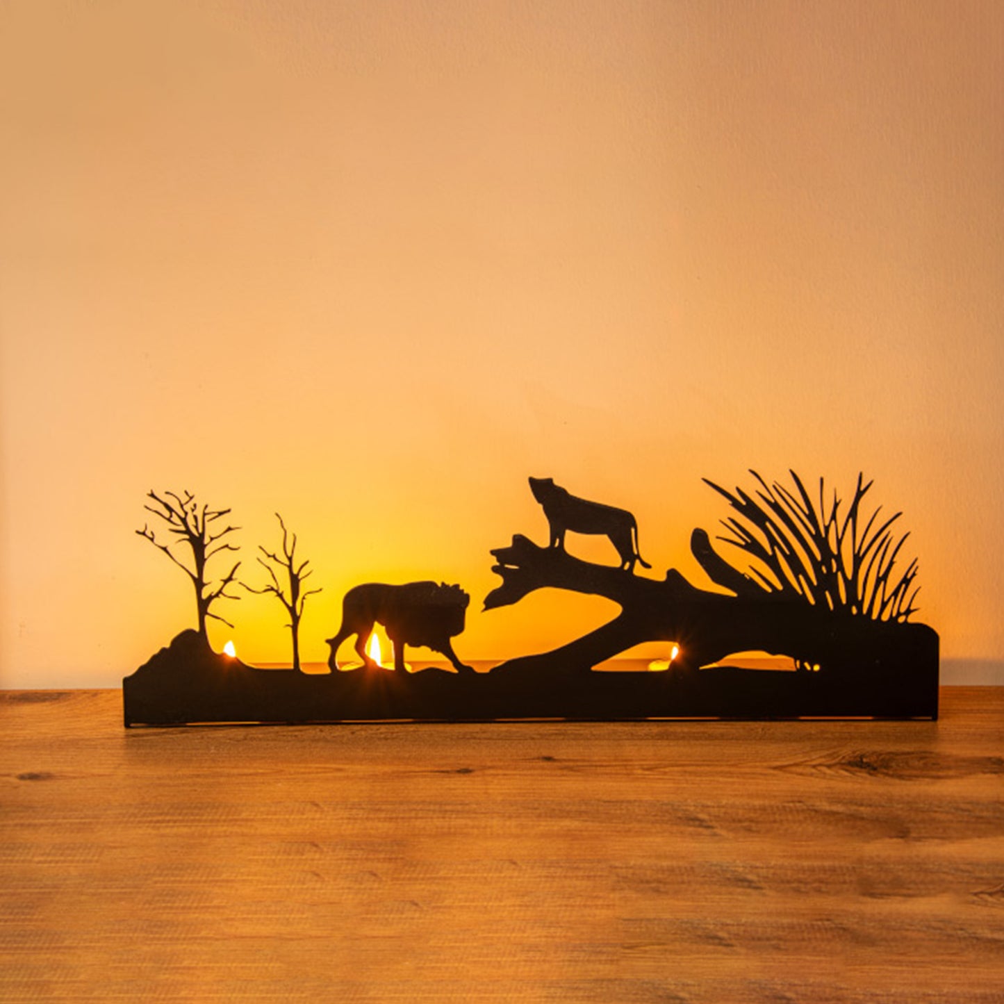 Kings of Africa: Tealight Candle Holder with Lion and Leopard Figures